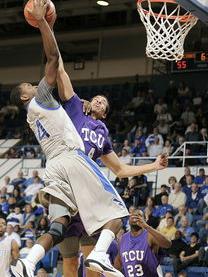 詹姆斯回归赛场，精彩发挥首场状态亮眼，公牛观众沸腾！