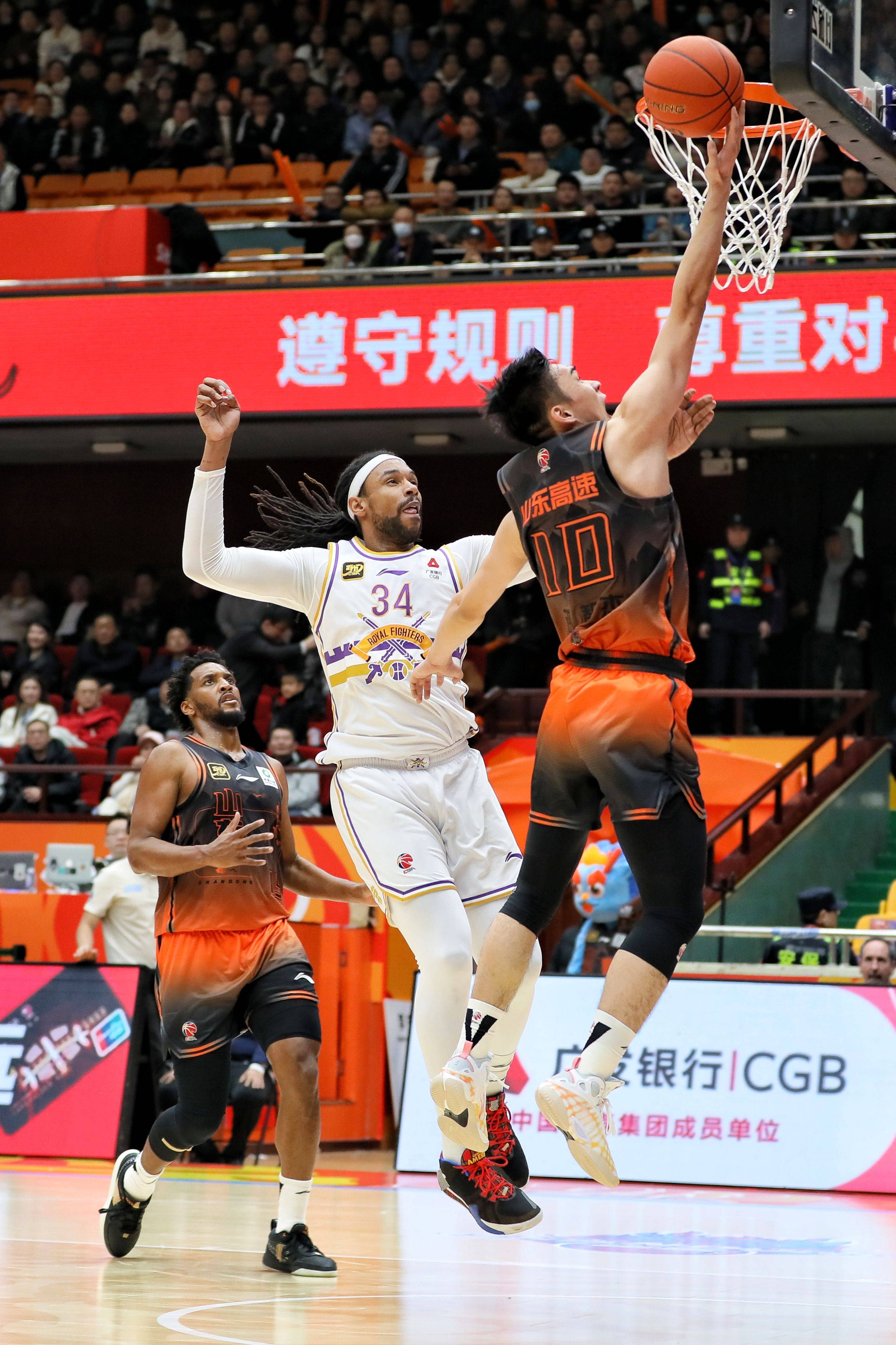 江苏男篮双外援屡屡受伤，球队面临危机
