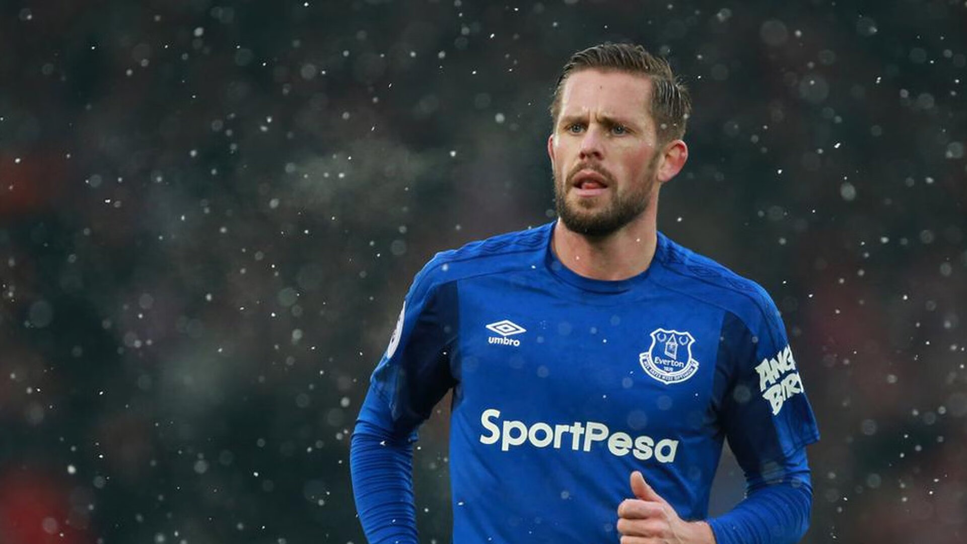 詹姆斯在切尔西比赛中表现优异，爆冷引发热议！气势如虹延续